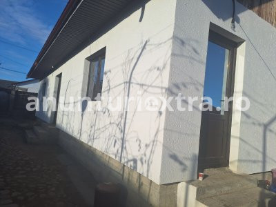 Vând casa !